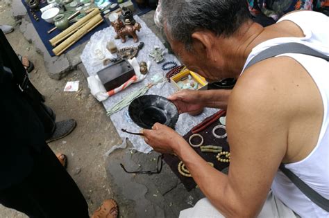 朋友在县城古玩市场上收获十二枚咸丰重宝铜钱，而且每个都不一样
