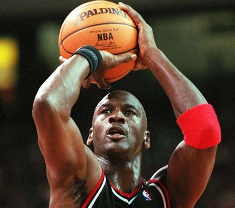 《NBA 2K16》将推出乔丹特别版 篮球之神再登封面_3DM单机
