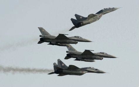 美国援助乌克兰F-16战斗机，夺取制空权，真能让俄乌战局大逆转？_凤凰网