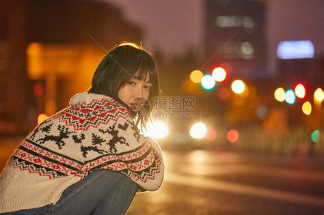 非主流女生蹲着头像