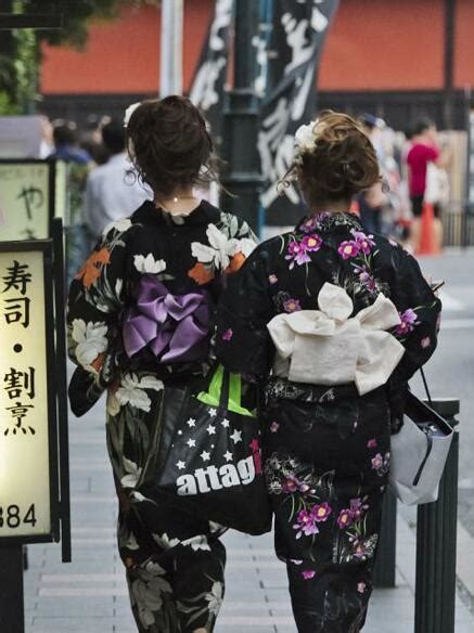 日本女人“和服”背后为何有一个小枕头，看完后你就明白了