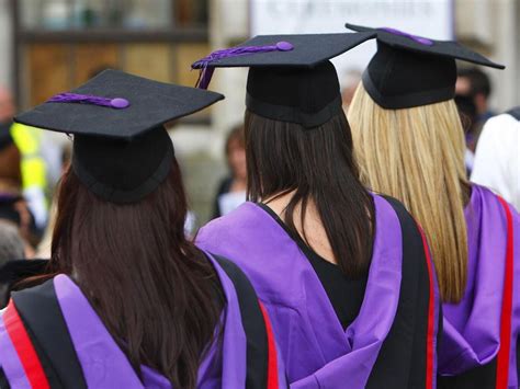 英国毕业生收入性别差距大 或需50年追平_留学_环球网