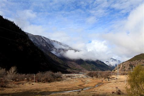 西藏林芝镇公路高清图片下载-正版图片500638807-摄图网