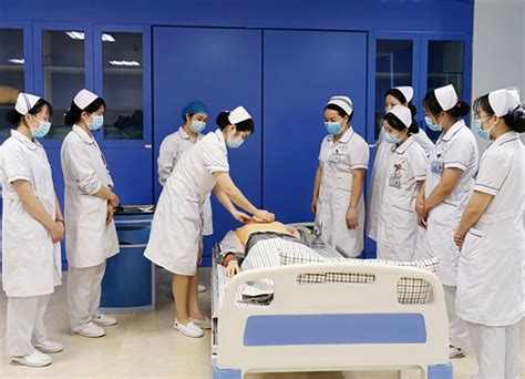 益阳市中心医院开展2021年应急小组急救技能培训 - 益阳市中心医院