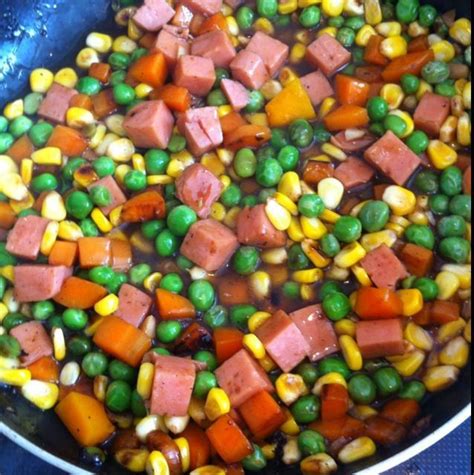 【玉米豌豆胡萝卜粒的做法步骤图，怎么做好吃】80幼幼_下厨房
