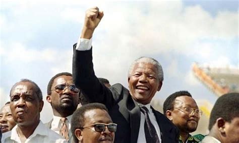 1994年5月11日曼德拉在宣誓就任南非总统 - 历史上的今天
