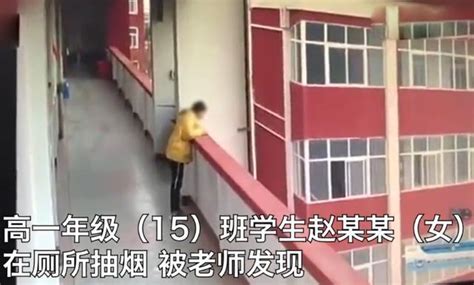 女子跳楼 消防员将其“踢”回屋内_辣焦视频-梨视频官网-Pear Video
