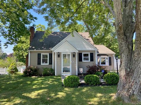 3 Pine St, Poughquag, NY 12570 | MLS# H6051397 | Redfin