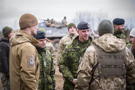 大雪冰封，乌克兰士兵过冬成问题！加拿大出手，大鹅冬装送往前线|加拿大|乌克兰|加拿大鹅_新浪新闻