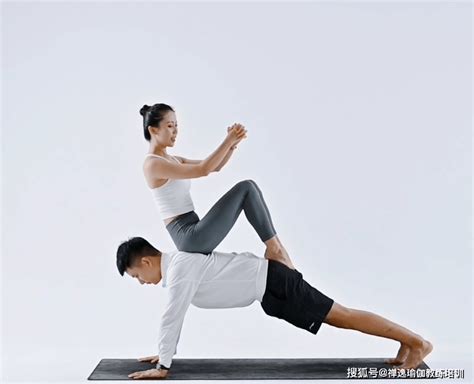 熊黛林双人瑜伽图片