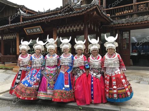 侗族甜美女生头像