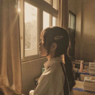 遮脸甜美女生头像森系