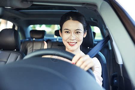 商务女性在驾驶汽车高清图片下载-正版图片500716605-摄图网