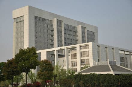 扬州工业职业技术学院网站|录取分数线|寝室图片|怎么样|学费|地址|电话