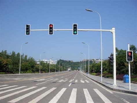 标准十字路口的红绿灯变换规则是什么？-十字路口的红绿灯变换规则！ _感人网