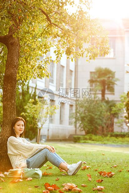 甜美女生看书图片头像