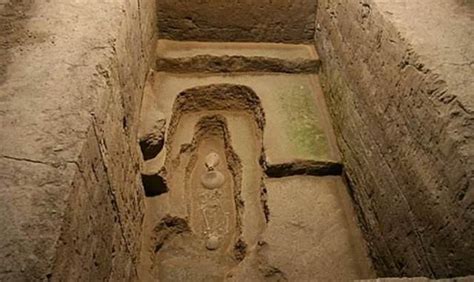 湖北高陵明古墓现500年女尸 头发眉毛清晰可见_315记者摄影家