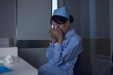 医院休息室里疲惫的护士高清图片下载-正版图片502369819-摄图网