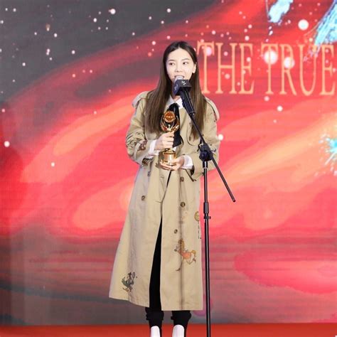 张萌凭《白发》获最具创新力制片人 首次跨界获认可__凤凰网