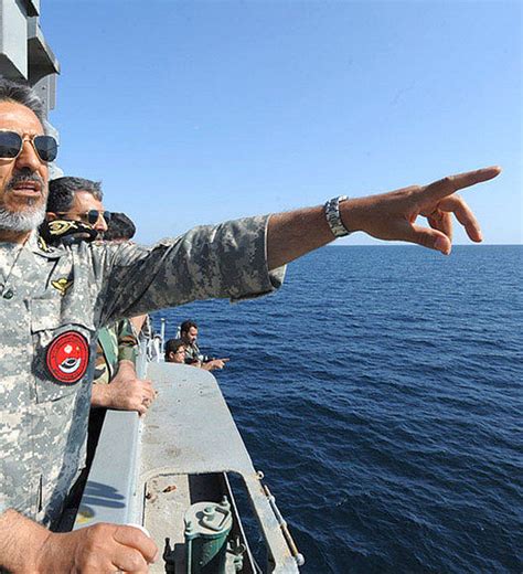 外媒：伊朗海军最大一艘舰艇在阿曼湾起火，随后沉没|界面新闻 · 快讯