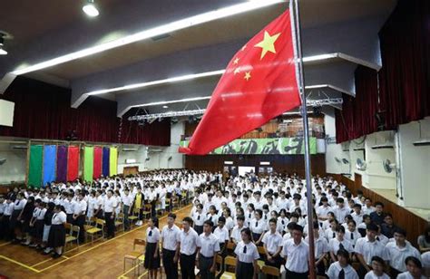 升国旗，奏国歌！今早，淄博人在荣耀广场向祖国表白！