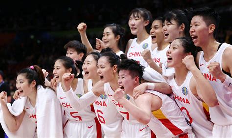 全民瞩目！中国女篮获世界杯亚军，刷爆热搜榜，收视率创新高