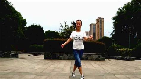 广场舞教学《四步舞》这样的教学分解，零基础舞友们也会跳_腾讯视频