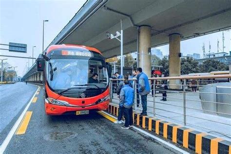 成都公交车新乘坐方式：先扫健康码，后刷公交卡_四川在线