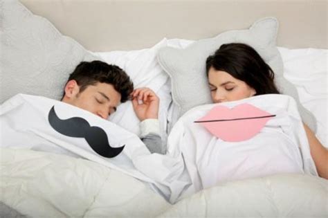 你可知道夫妻之间哪种睡姿“最般配”_健康_腾讯网