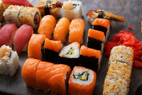 日本寿司套餐特写图片-传统的日本寿司套餐素材-高清图片-摄影照片-寻图免费打包下载