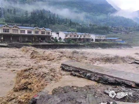 四川雅安芦山县遭遇大暴雨 房屋被淹几乎没顶-图片频道