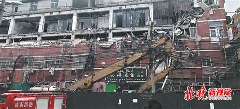 齐齐哈尔一中学体育馆楼顶坍塌