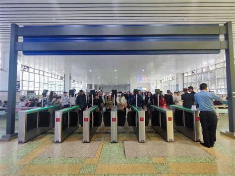 “五一”迎客流高峰 广安站优化服务提升旅客出行体验
