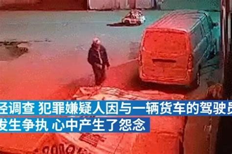 蚌埠一男子因怨半夜连烧7辆货车 想烧的车没受损_凤凰网视频_凤凰网