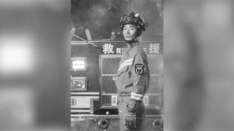 23岁消防员救火牺牲，三年救出50余人，还有一包裹没来得及拆__凤凰网