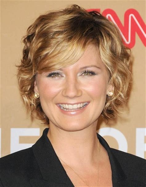 30 Classy and Simple Short Hairstyles for Older Women