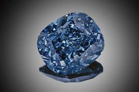 清澈浅蓝色：12.11ct 浓彩榄尖形蓝钻 | iDaily Jewelry · 每日珠宝杂志
