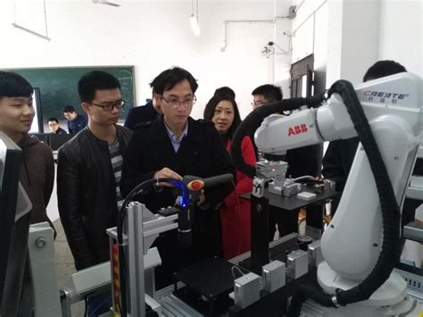 工业机器人教研室利用周末时间进行专业技能培训-永州职业技术学院智能制造与建筑工程学院