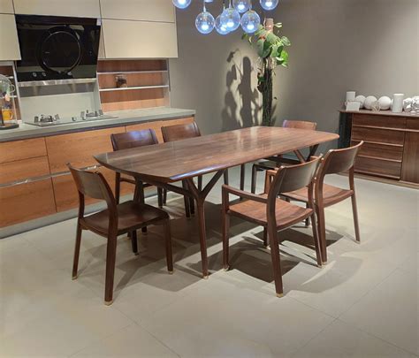 曲美家居 GF17-C01-3型号餐桌 实木材质现代简约餐厅家具