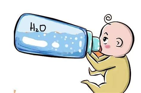 水喝太多时身体会发生什么 每天喝水超过多少会中毒 _八宝网