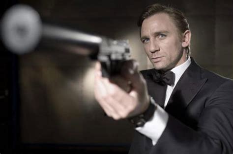 《007》又换人 决定邦德帅不帅的是他背后的这群男人_手机新浪网