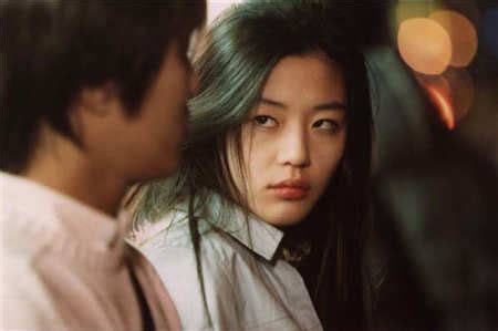 韩国电影排行榜前十名 高票房经典电影(6)_查查吧
