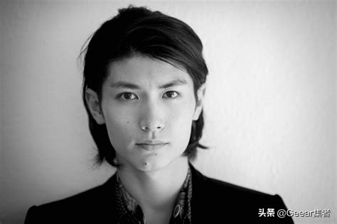 日本人气男星三浦春马在家中身亡，年仅30岁_手机新浪网
