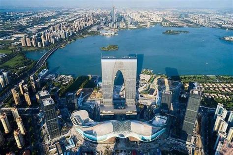 2017年，香港将沦为“二线城市”？__财经头条