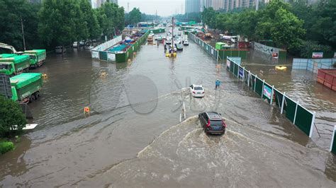 江西铅山：暴雨来袭 航拍洪水淹没农田__凤凰网