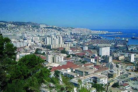 这是7月10日拍摄的阿尔及利亚首都阿尔及尔的城市景观。