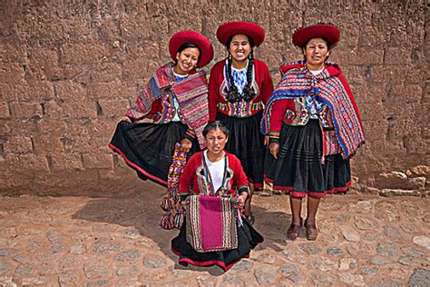 秘鲁人,chivay,女人,水果,秘鲁,盖丘亚印第安人,阿尔蒂普拉诺山脉,商人,正面视角,南美摄影素材,汇图网www.huitu.com