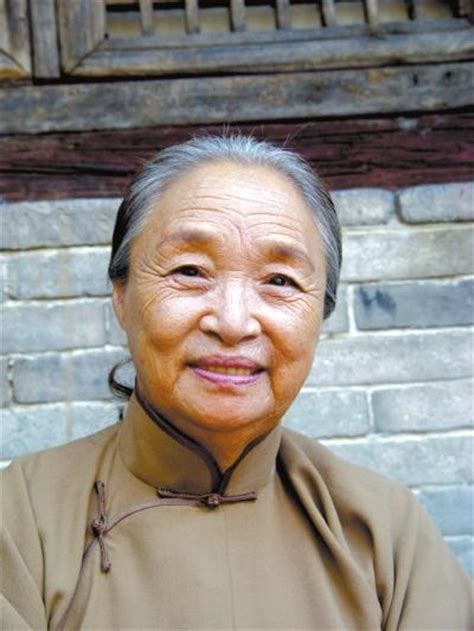 “奶奶专业户”演员柏青因病去世 享年76岁_新闻频道_贵州百蚂蚁连锁店
