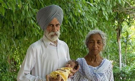 印度75岁老太怀孕生子，80岁老公终于当上爸爸