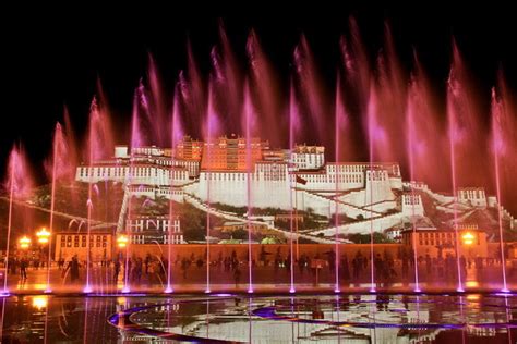 拉萨广场夜喷泉 – 西藏行（一） - 佳能 EOS 7D 样张 - PConline数码相机样张库